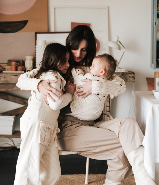 Studio Romeo, fondé par une maman et recommandé par les professionnels de santé pour un portage bébé optimal.
