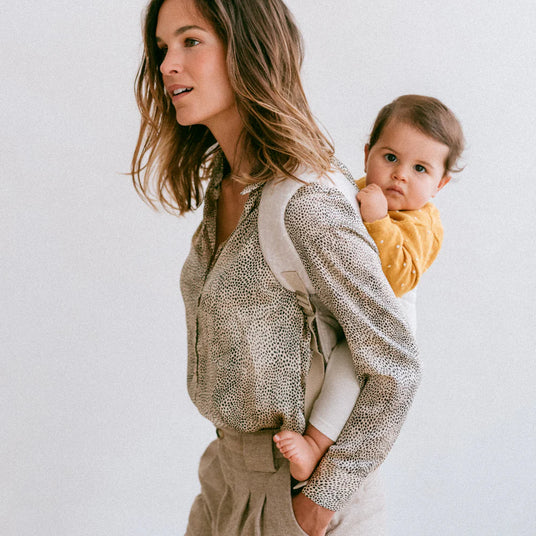 Tutoriels Studio Romeo, guide pratique pour un portage bébé confortable et sécurisé.