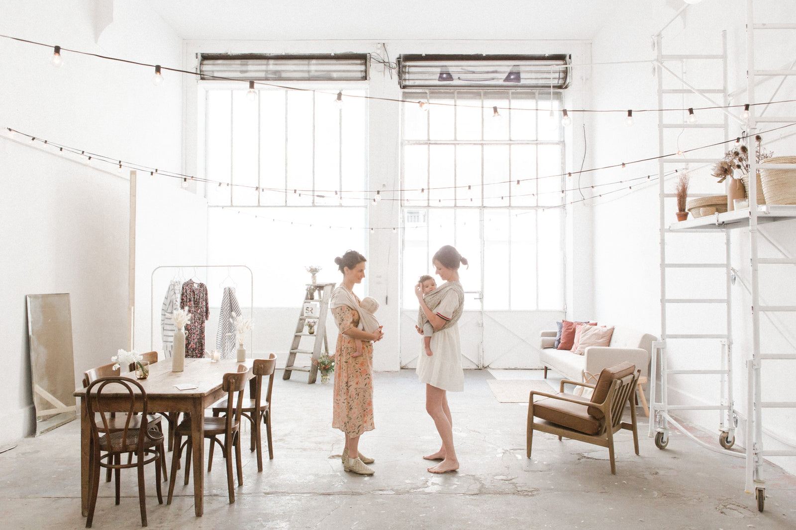 Quand porter devient un rituel : les routines bien-être des jeunes parents