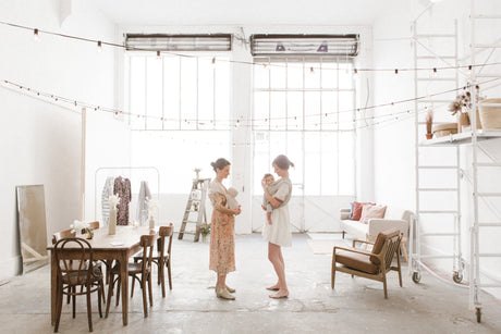 Quand porter devient un rituel : les routines bien-être des jeunes parents